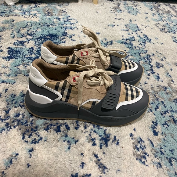 Burberry men sneakers - Picture 3 of 4